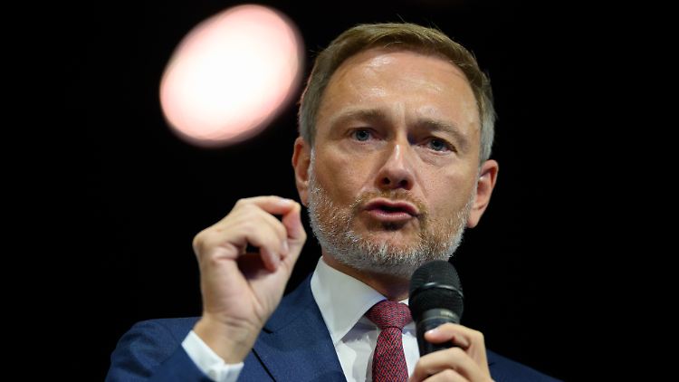 Der Staat könne die teilweise sinkenden Reallöhne auf Dauer nicht ausgleichen, sagte Christian Lindner.