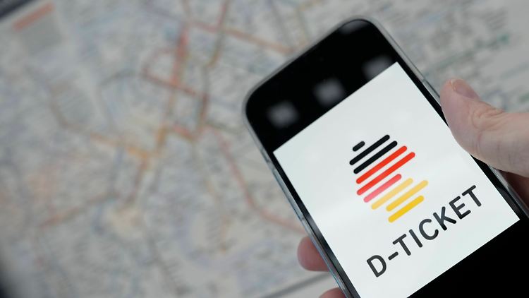 Zusatztickets für Zonengrenzen? Tarifwirrwarr oder Verbundsrätsel? Alles Geschichte, wenn ab dem 1. Mai das  deutschlandweite 49-Euro-Ticket gilt. 