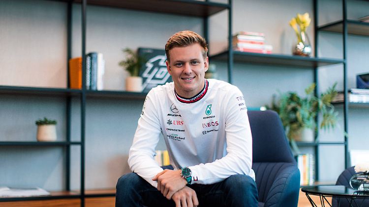 Nach dem Abschied von Ferrari sucht Schumacher sein Glück nun bei Mercedes.