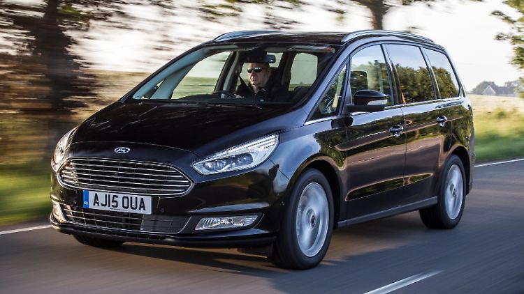 Der Ford Galaxy ist sowohl ein Personenshuttle als auch ein Transporter.
