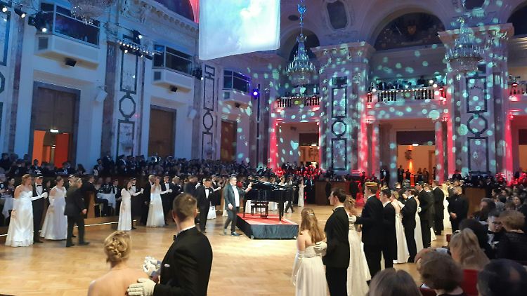 Der Akademikerball in der Wiener Hofburg findet am Jahrestag des Krieges statt.