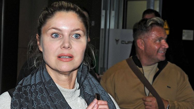 Aus dem Weg sind sie sich jedenfalls nicht gegangen: Yvonne Woelke und Peter Klein am Flughafen.