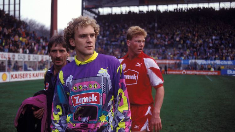 Jörg Schmadtke im vielleicht schönsten Torwarttrikot der Bundesliga-Geschichte.