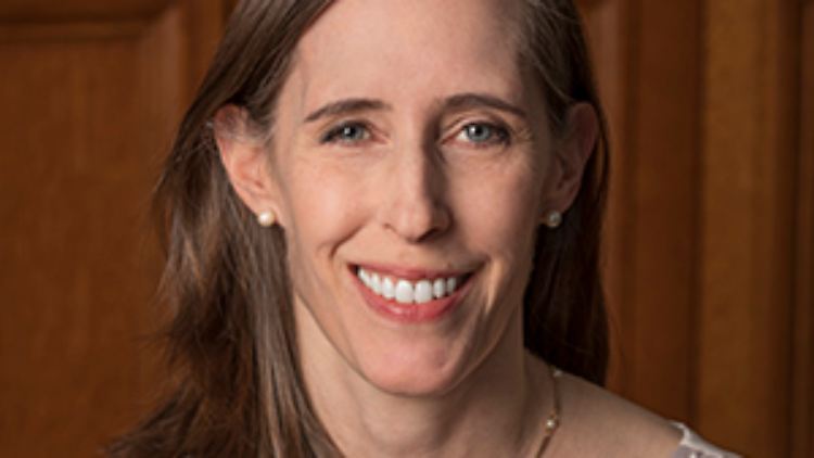 Oona A. Hathaway ist Professorin für internationales Recht an der Universität Yale. Sie gehört einem Beratungsgremium des US-Außenministeriums an und war 2014/15 Sonderberaterin des Pentagon.