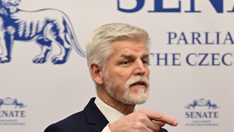 Tschechiens neuer Präsident: Der 61-jährige frühere Fallschirmjäger Pavel leitete von 2015 bis 2018 den Militärausschuss der NATO. 