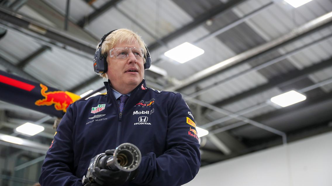 Der ehemalige britische Premier Boris Johnson bei einem Besuch des Powertrains-Werk in Milton Keynes im Dezember 2019.