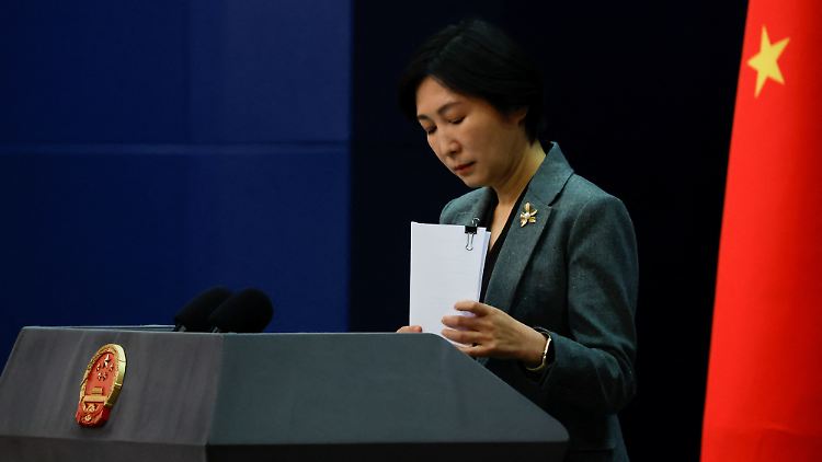 Außenamtssprecherin Mao Ning sagt, China werde die Berichte über den Spionageballon erstmal prüfen.   