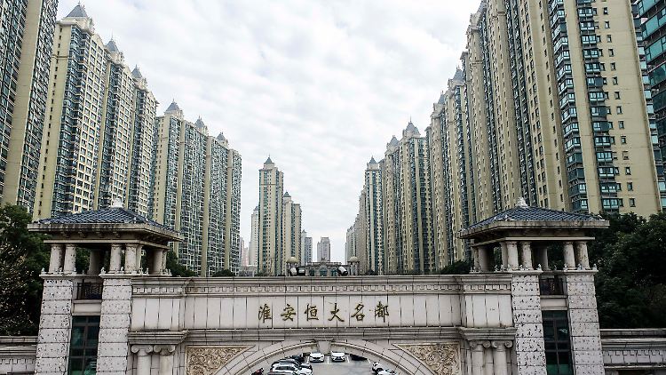 Über zwei Jahrzehnte waren Immobilien das Rückgrat des chinesischen Wirtschaftswunders. Nun platzt die Blase.