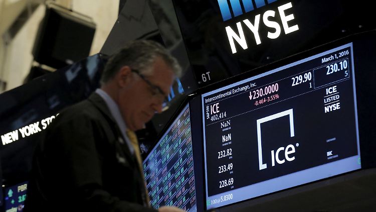 Die großen US-Indizes gehen mit Verlusten ins Wochenende.