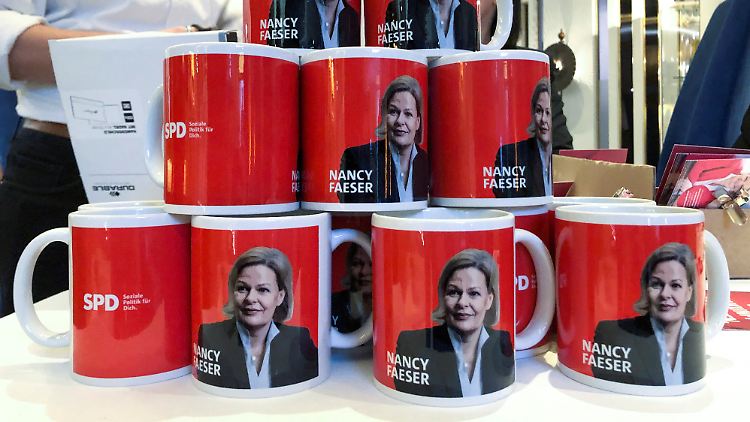 Das Wahlkampftassen sind schon bedruckt.