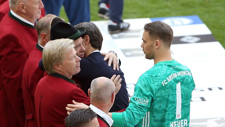Oliver Kahn wird "sehr deutlich" mit Neuer über seine Interviews sprechen.