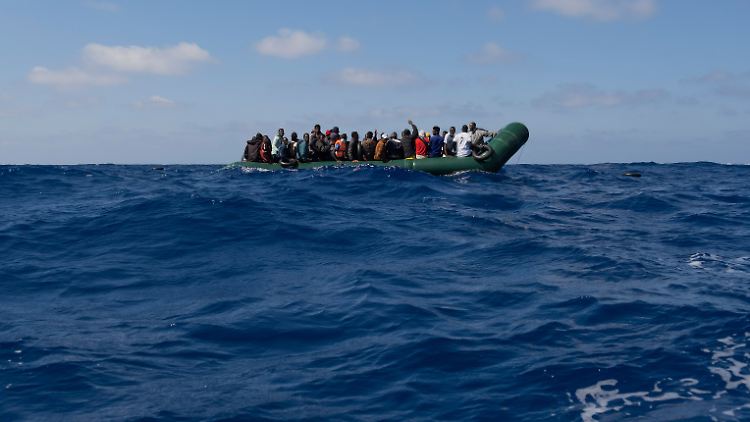 Entscheidend sei, das "Sterben im Mittelmeer" zu reduzieren, so Stamp.