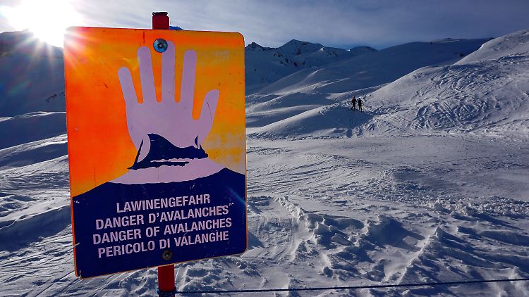 Die Lawinengefahr in den Alpen ist in den letzten Tagen größer geworden.
