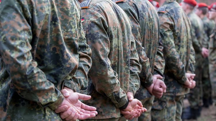 Eine Wehrpflicht würde die Bundeswehr an ihre Kapazitätsgrenzen bringen, glaubt die Regierung.