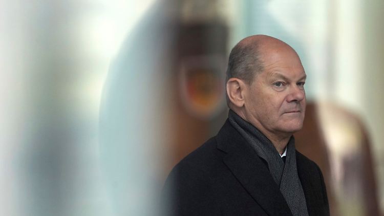 Kanzler Scholz will die Rückführung nicht bleibeberechtigter Migranten "jetzt entschlossen" angehen.