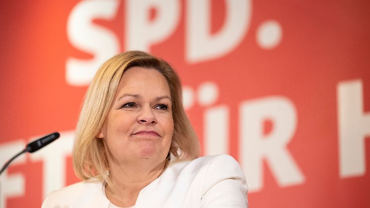 Sie sehe, "dass nach wie vor Handlungsbedarf besteht", sagt Faeser.