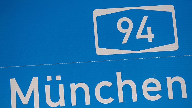 Der Unfallfahrer war auf der Fahrbahn nach München in Richtung Passau unterwegs. 