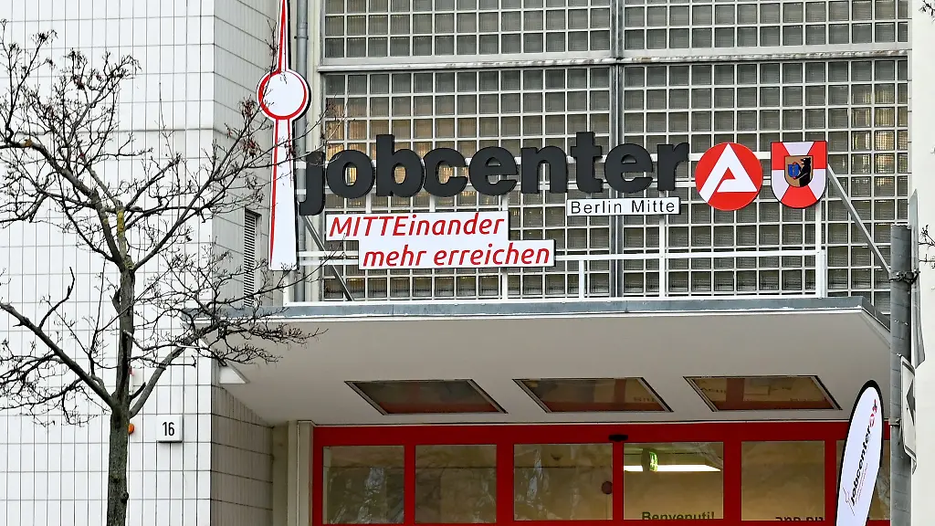 Blick-auf-das-Jobcenter-Berlin-Mitte