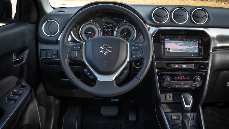 Im Cockpit findet man sich schnell und leicht zurecht. Das Styling hinkt aber eine Generation hinterher.