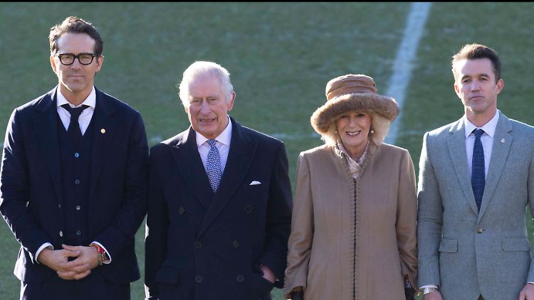 Ryan Reynolds (l.) und King Charles III. im Dezember 2022. 
