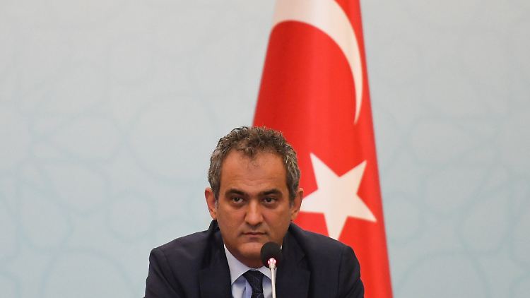 In der Nacht hatte ein Beben mit der Stärke 7,7 die Türkei und Syrien erschüttert, es folgten etliche Nachbeben.