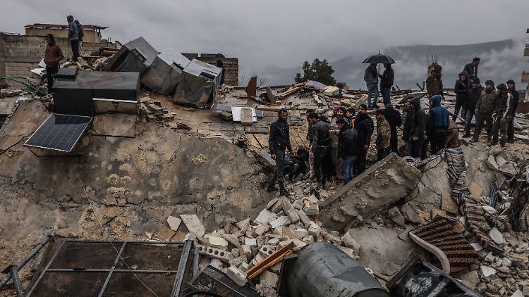 Auch zwischen Aleppo und der türkischen Grenze sind die Ausmaße der Erdbebenschäden verheerend.