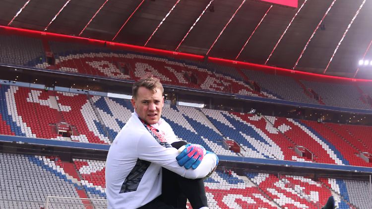 Wie lange posiert Manuel Neuer noch in der Allianz Arena? 