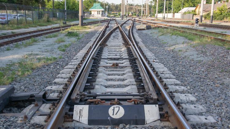 Die EVG fordert zwölf Prozent mehr und droht vor Beginn der Gespräche mit einem raschen Streikbeginn.