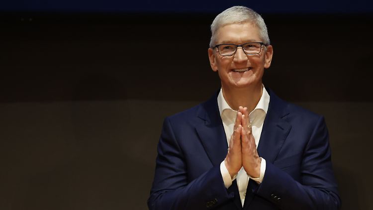 Apple-Chef Tim Cook tritt massiv auf die Kostenbremse, setzt aber ein Zeichen, indem er sein eigenes Gehalt zuerst kürzt. Entlassungen sind für ihn die "letzte Möglichkeit".