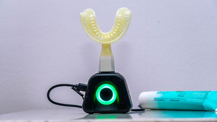 Die Y-Brush ist eindeutig anders als andere elektrische Zahnbürsten.