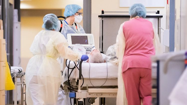 Zu Beginn der Corona-Pandemie gewann das Gesundheitswesen zunächst deutlich an Ansehen. 
