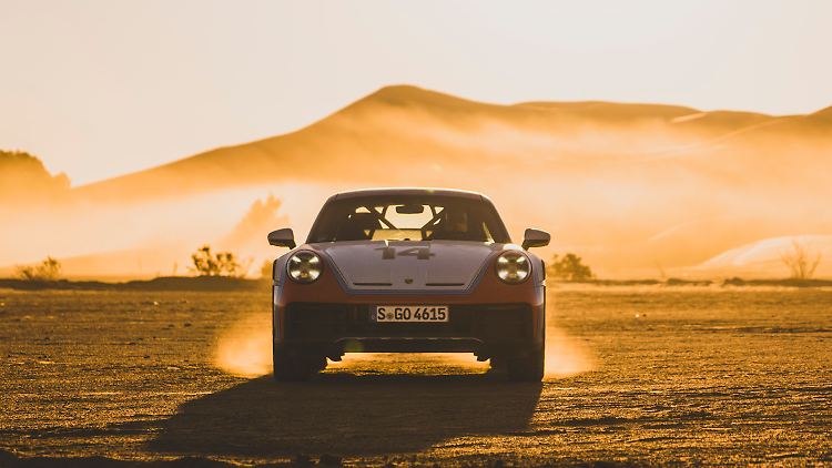 Der Offroad-Sportwagen, über 220.000 Euro teuer, ist in seiner Konzeption der wohl außergewöhnlichste Serien-Porsche überhaupt.
