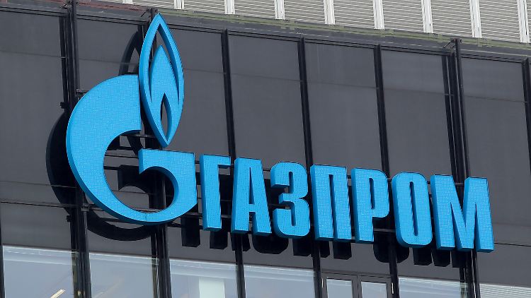 Russische Konzerne wie Gazprom könnten demnächst eine einmalige Sondersteuer zahlen müssen, um das Etatloch im Staatshaushalt zu stopfen.
