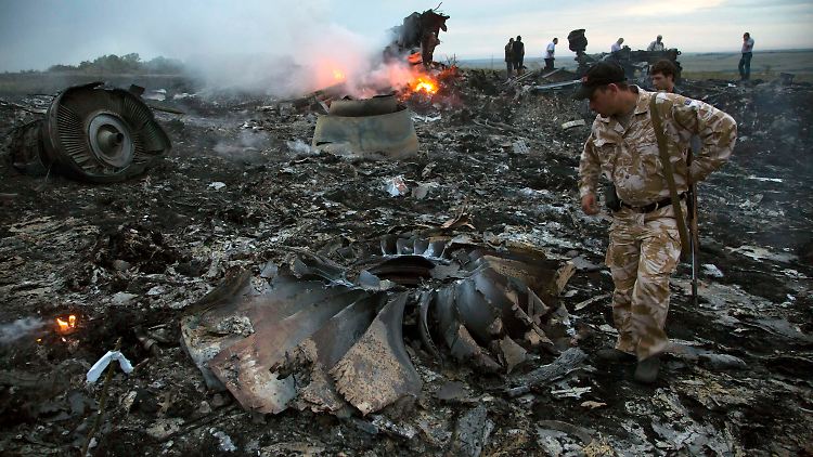 Alle Insassen des Flugzeugs starben, die meisten von ihnen waren Niederländer.