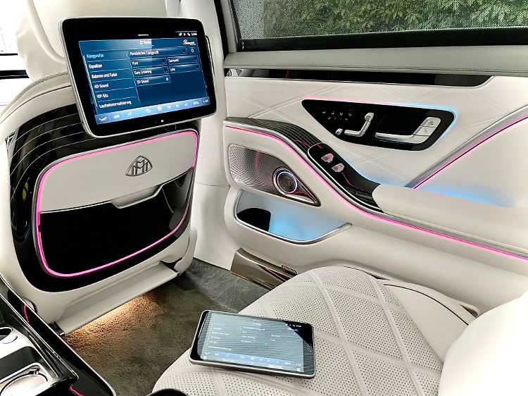 Sitzkultur trifft auf Technik: Wertige Displays und elektronische Steuermodule sind mit von der Partie.