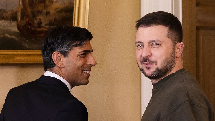 Sieht die Briten in einer Führungsrolle bei Waffenlieferungen für die Ukraine: Selenskyj besucht Premier Sunak.