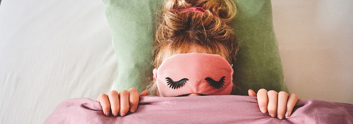 Sollen dabei helfen, besser ein- und durchzuschlafen: Schlafmasken.
