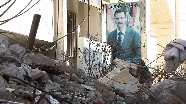 Die Bundesregierung fordert vom syrischen Präsidenten Assad die Öffnung weiterer Grenzübergänge, damit humanitäre Hilfe in die Erdbebenregion kommen könne.