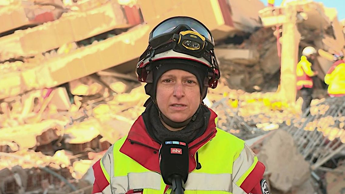 Hundeführerin_Stephanie_Schmitt.JPG