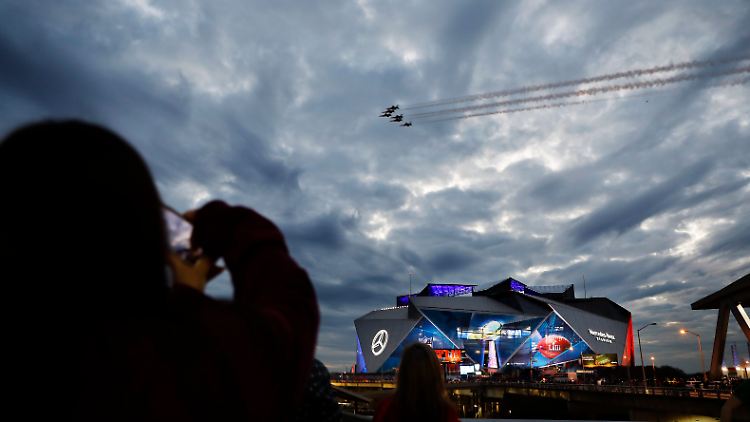 Kampfjets beim sogenannten "Flyover" vor dem Super Bowl 2019.
