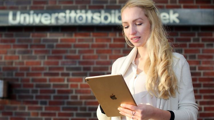 Eine Weiterbildungen mit Hochschulzertifikat ersetzt keinen Uniabschluss. Sie kann aber den Hochschuleinstieg erleichtern - oder der Karriere eine neue Richtung geben.