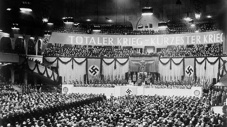 "Totaler Krieg - kürzester Krieg" wurde zum Slogan der NS-Propaganda.