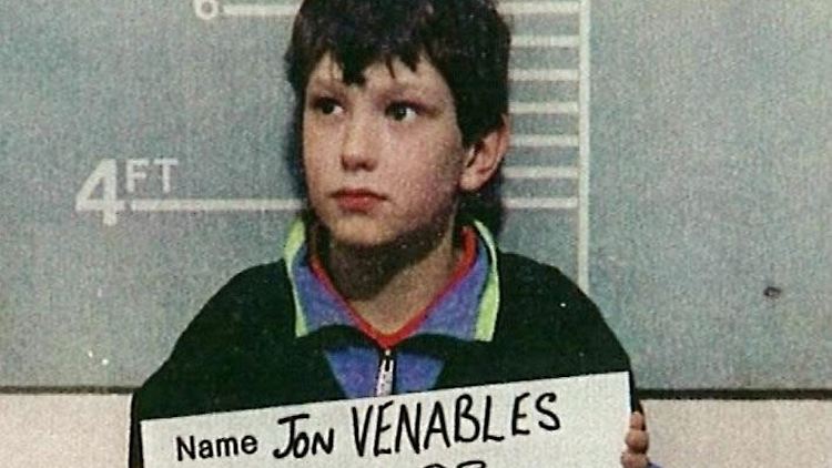 Die beiden zehnjährigen Täter, Robert Thompson und Jon Venables, erhielten eine Haftstrafe von sieben Jahren und acht Monaten.