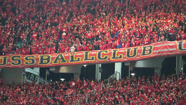 Union Berlin in Leipzig: Voller Gästeblock, viel Schweigen. 