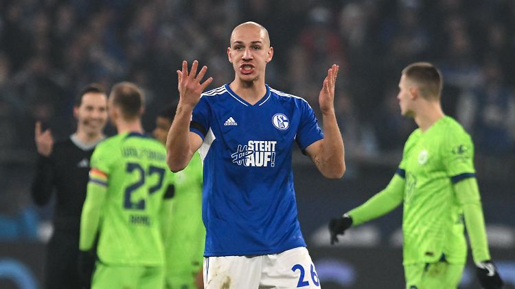 Auch Michael Frey erzielte ein Tor für Schalke und auch das zählte nicht.