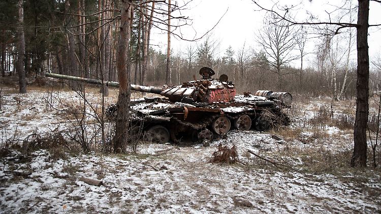 Ein zerstörter russischer Panzer im Osten der Ukraine. 