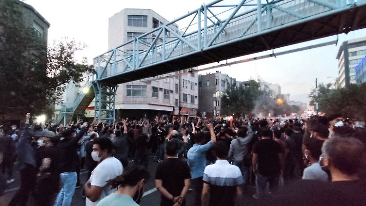 Seit Beginn der Proteste im September 2022 wurden mehr als 500 Menschen getötet und fast 20.000 Demonstranten festgenommen.
