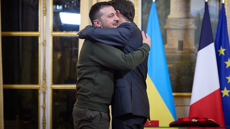 Der ukrainische Präsident Selenskyj besuchte in der vergangene Woche europäische Partner, hier Frankreichs Präsidenten Macron. 