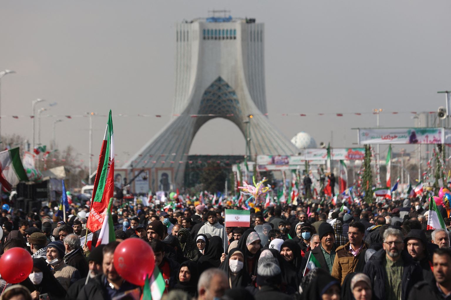 Trotz landesweiter Proteste, die seit Wochen das Land erschüttern: Die iranischen Mullahs feiern wieder einmal den Jahrestag der islamischen Revolution. 