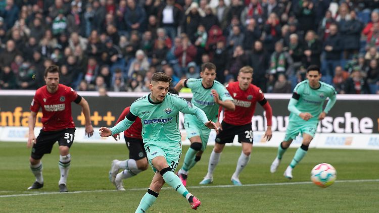 Der Moment, in dem der Blitzstart Hannovers repariert war: Florent Muslija traf zum 2:2.